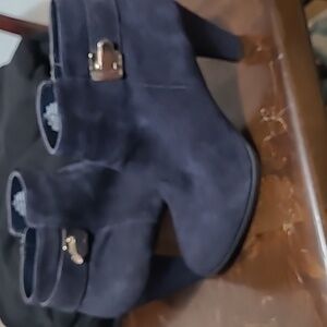 Anne Klein Blue Leather Size Zip Booties. Size 9M.